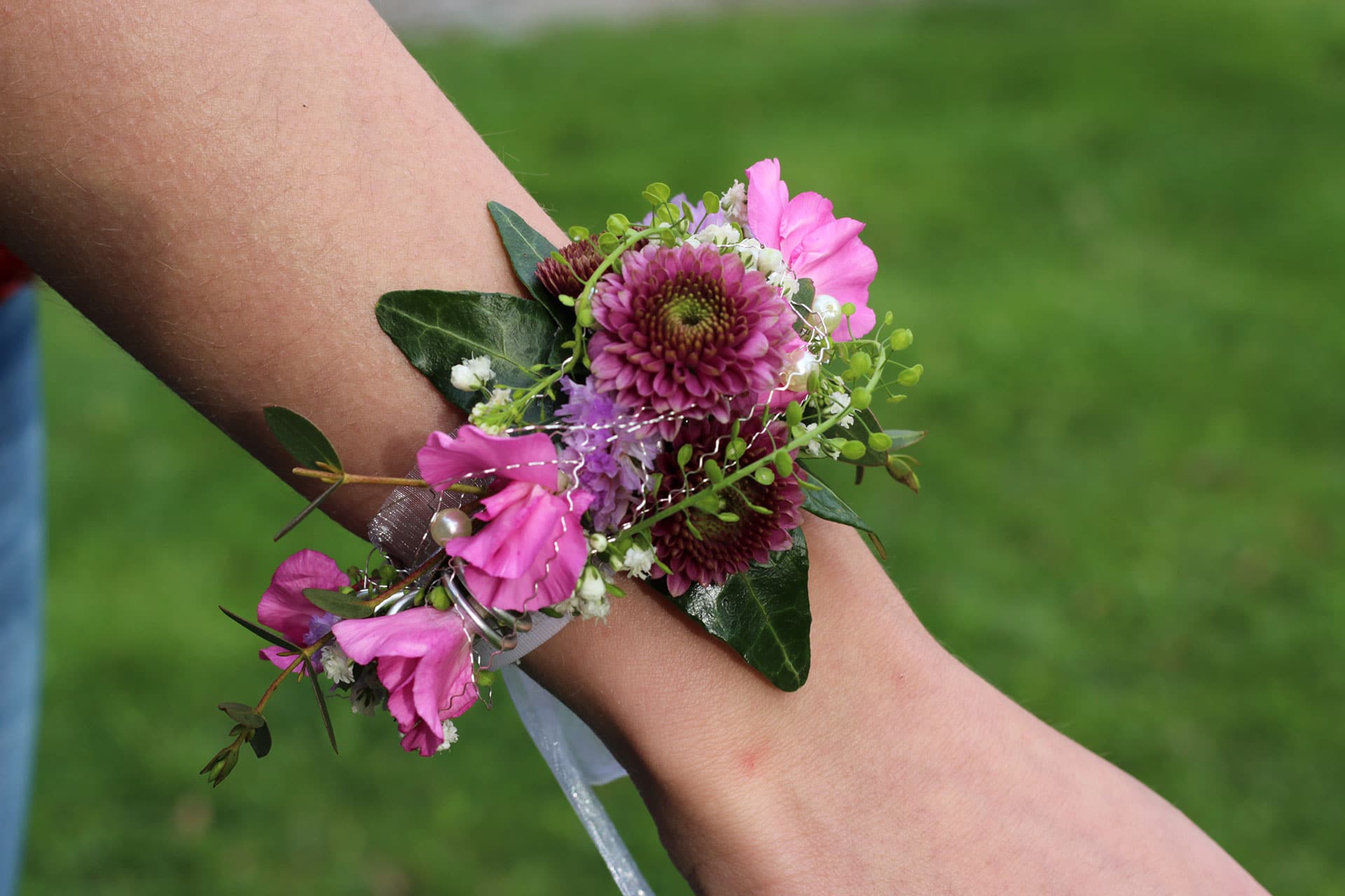 Hochzeit Blumen-Armband mit Lila und Magenta