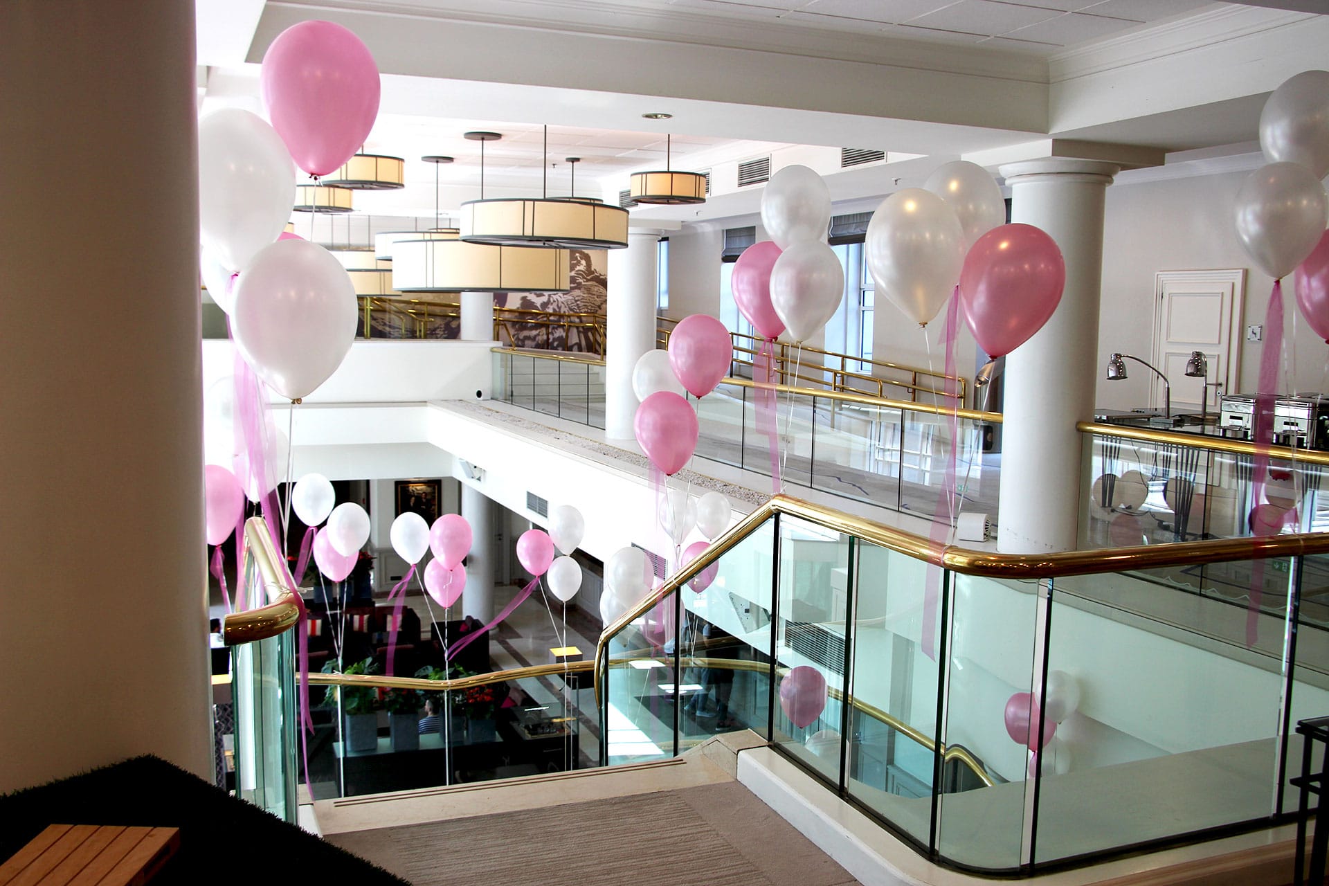 Hochzeitsdeko mit Luftballons im Marriott München